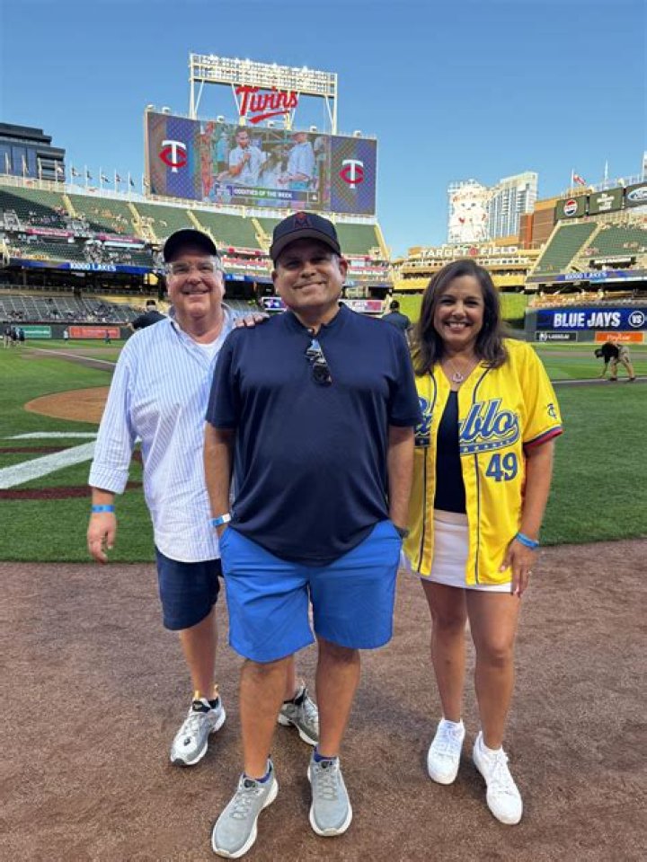 Mike Augustyniak WCCO, Bio, Wiki, Age, Height, Husband, Salary, and Net Worth