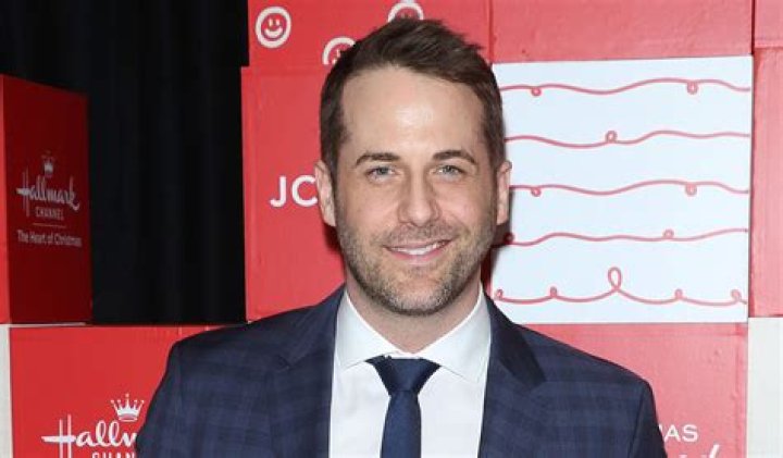 Niall Matter Actor, Bio, Wiki, Age, Height, Wife, Movies, Tv Shows and Net Worth