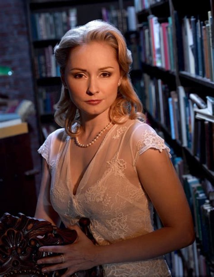 Nina Siemaszko – Biography, Facts & Life Story