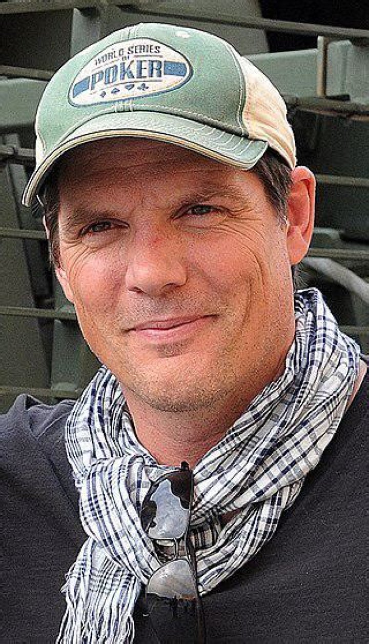 Paul Johansson Height