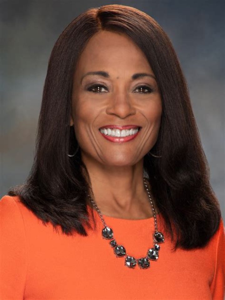 Regina Mobley WAVY 10, Bio, Wiki, Age, WVEC, Husband, Realtor, Salary, and Net Worth