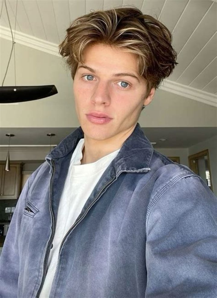 Sam Dezz Age, Height, Girlfriend, Net Worth, Wiki