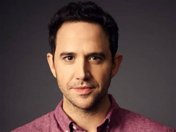 Santino Fontana Height