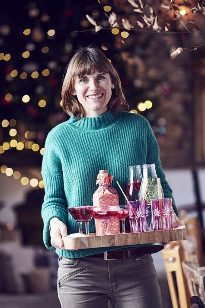 Sarah Moore [TV Presenter & Designer] Wiki/bio, age, net worth, husband, kids.