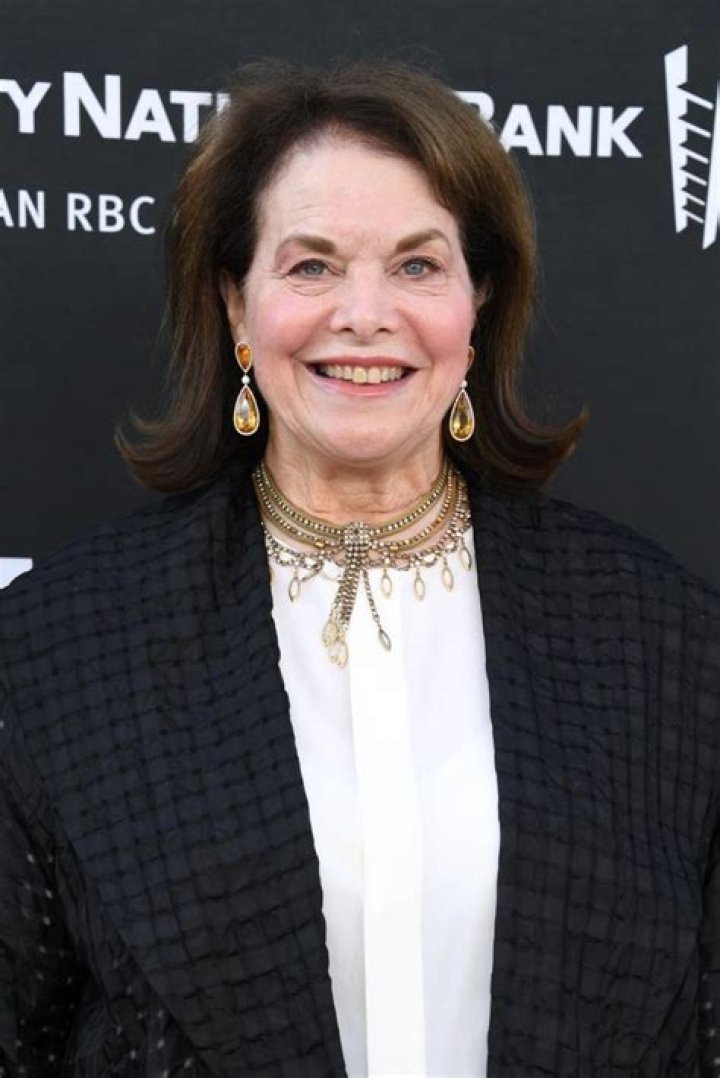 Sherry Lansing Height