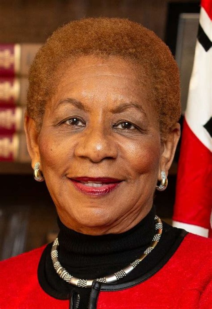 Shirley Washington Fox2, Bio, Wiki, Age, Height, Family, Husband, Salary, Net Worth