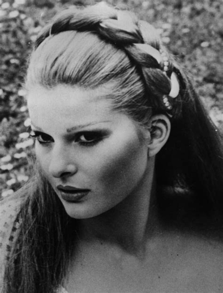 Simonetta Stefanelli Height