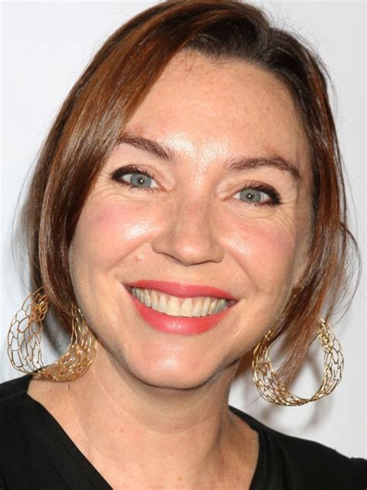 Stephanie Courtney – Biography, Facts & Life Story