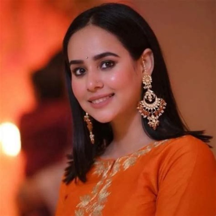 Sunanda Sharma – Biography, Facts & Life Story