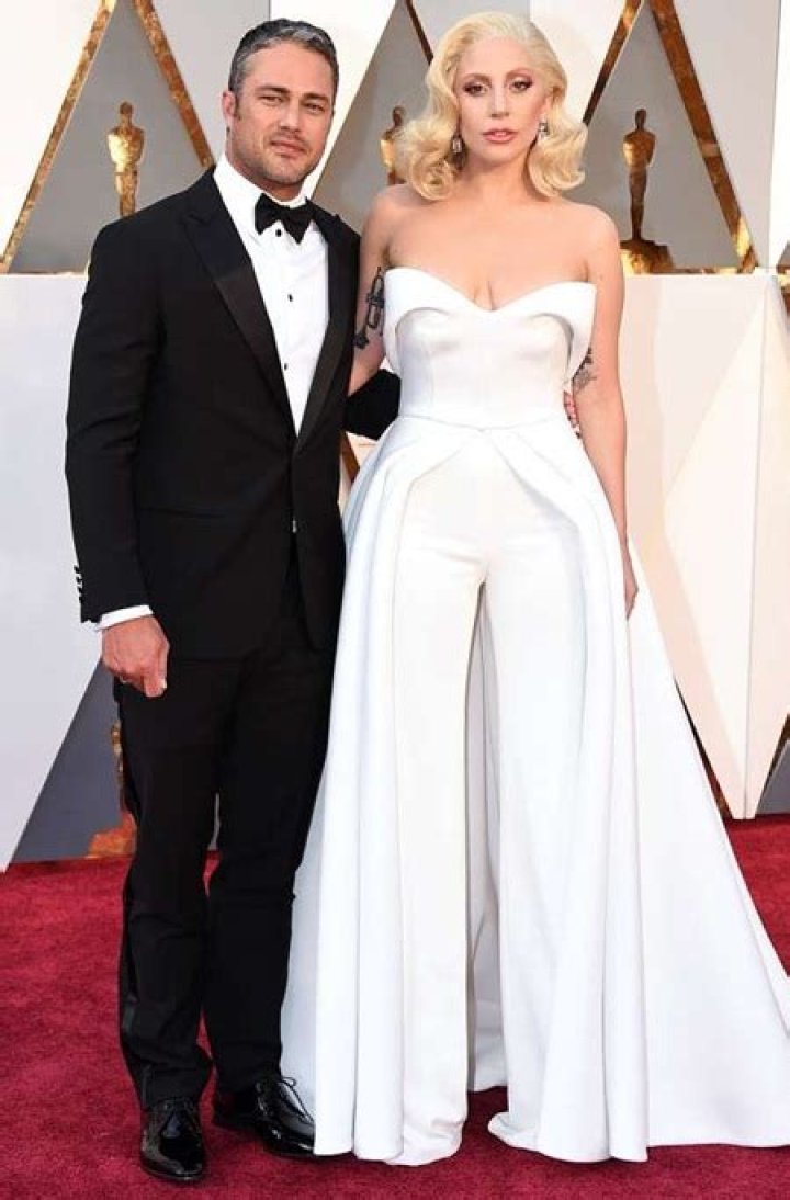 Taylor Kinney Height