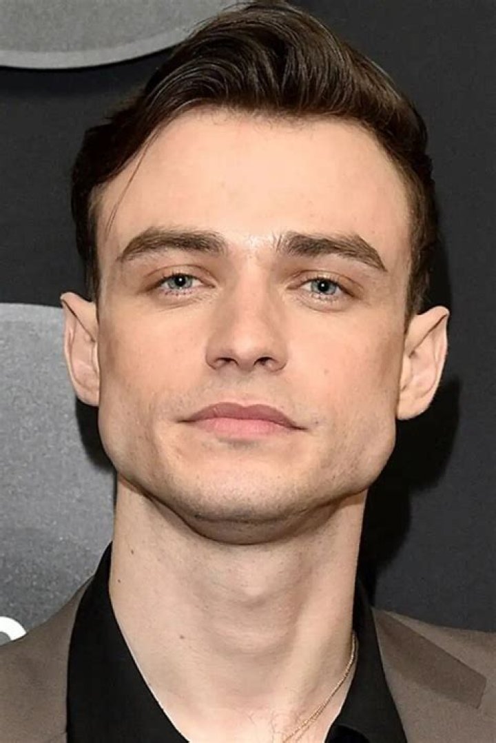 Thomas Doherty Bio, Wiki, Age, Height, Girlfriend, Quinn, Legacies, and Net Worth
