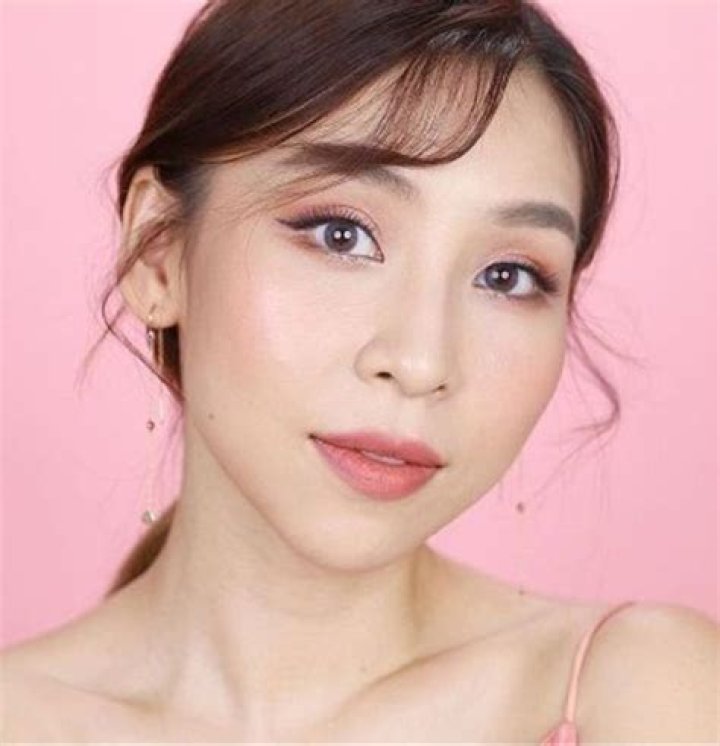 Tina Yong Phone Number, WhatsApp Number Contact Number Mobile