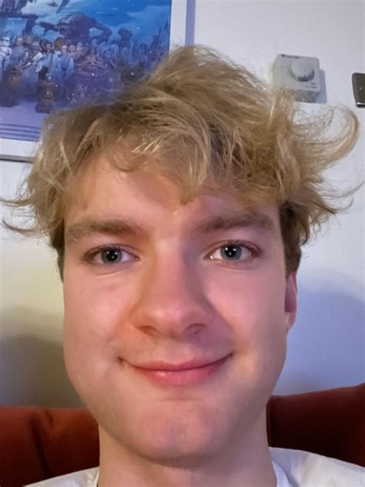 Tommyinnit YouTuber, Bio, Wiki, Age, Height, Dating, Merch, Twitch, and Net Worth