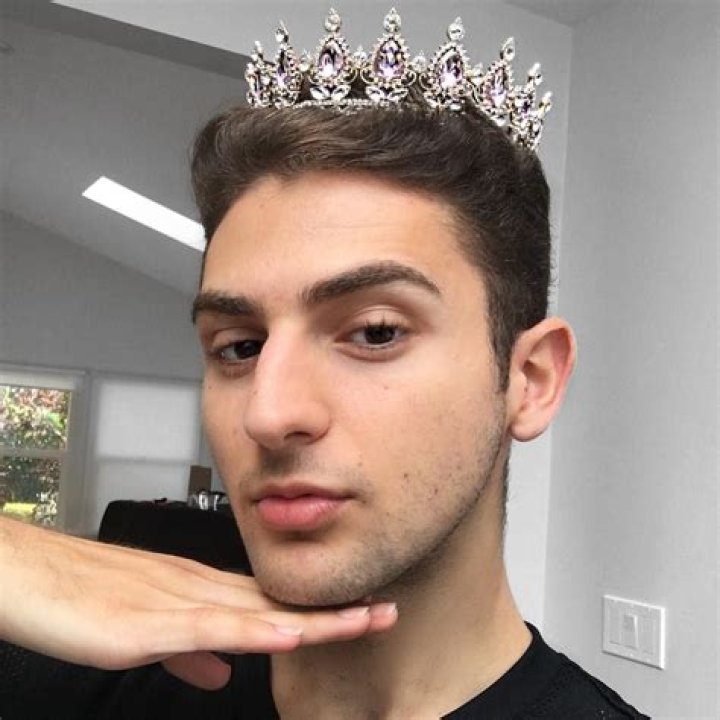 Twaimz Bio, Wiki, Age, Larry, Crush Song, Vine, and Net Worth