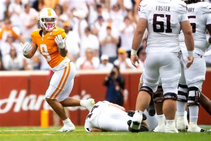 Former Tennessee EDGE Tyler Baron Enters the Transfer Portal