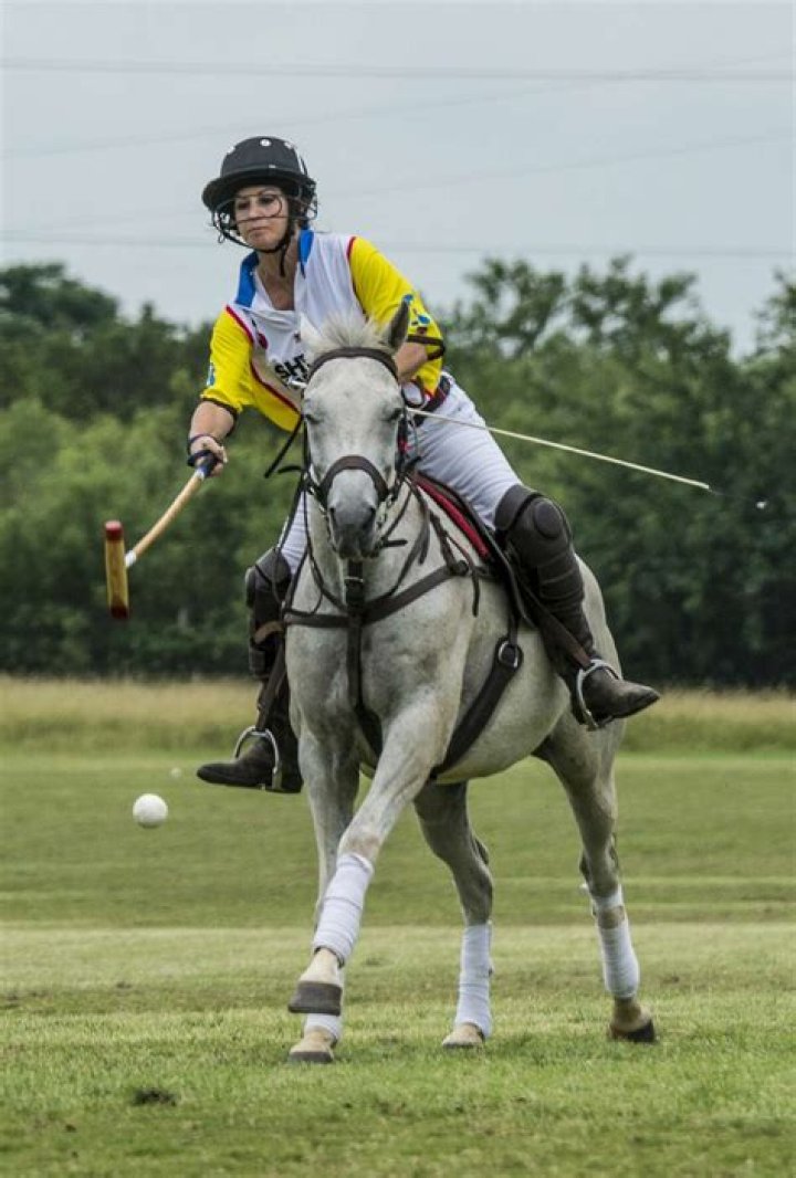 Ursula Pari KSAT, Bio, Wiki, Age, Family, Husband, Daughter, Salary, and Net Worth