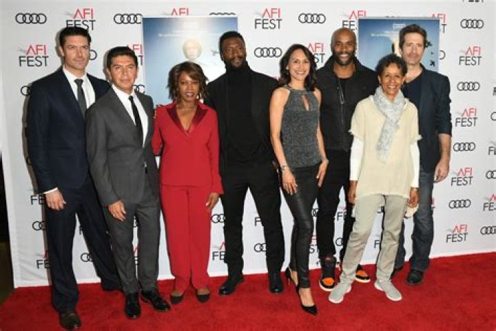 Vernee Watson-Johnson Height