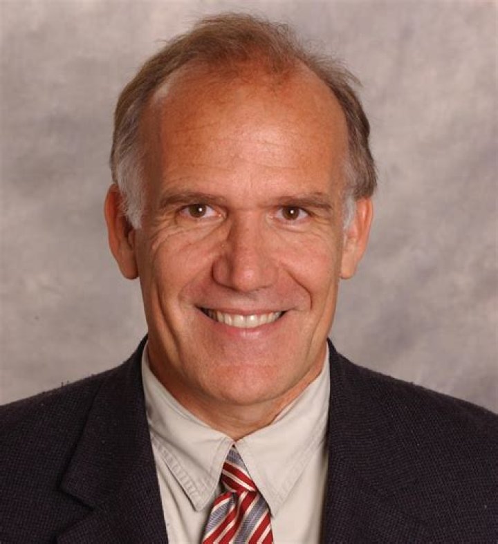 Victor Davis Hanson Bio, Wiki, Wife, Podcast, Books, Articles, and Net Worth