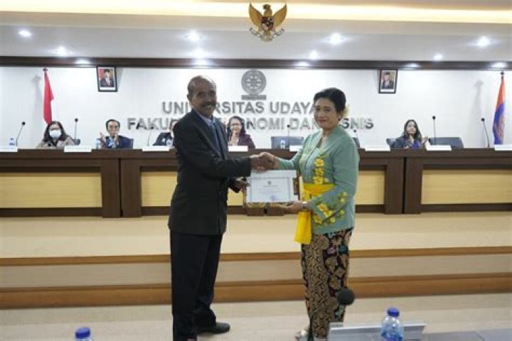 Who Is Troy Johnston Wife Ni Nyoman Purnianti? Perth Father